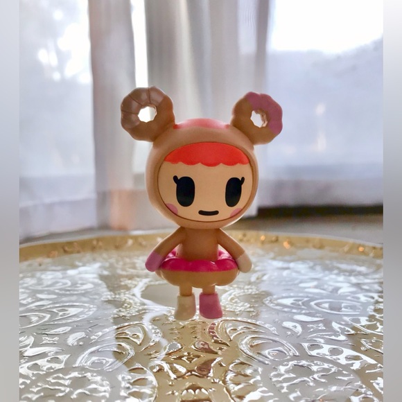 TOKIDOKI Donutella & Friends Cruller Donut Girl Small Collectible Vinyl Figure - Picture 1 of 6